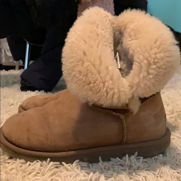 UGG bailey button boots - Picture 2 of 4